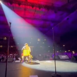Jimmy Kelly Instagram - Innsbruck! 🙌🏼🥳❄️✨Dankeeeee! #thankyouthankyouthankyou 
God bless, Euer Jimmy 
@paul.kelly.official ☘️🐝
#thekellyfamily #kellyfamily #jimmykelly #ontourwithjimmy #ontheroadwithjimmy #christmasparty #irishpipes #beautiful #innsbruck #greatnight @thekellyfamilyofficial