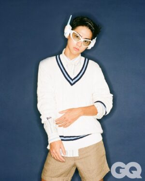 Jimmy Liu Instagram - 【GQ HYPE】好萊塢了然後呢？專訪 00 後潛力演員劉敬：「世界這麼大，為什麼要把自己侷限在舒適圈裡？」

有些演員是大雞慢啼，有些演員則是勢如破竹，而 00 後的「劉敬」無疑屬於後者，出道短短兩年就已經演出過不少爆款劇，《華燈初上》、《機智校園生活》⋯⋯ 等等都是他的輝煌戰績，更一路過關斬將闖入好萊塢，與國際巨星楊紫瓊、吳彥祖等人共同演出 Disney  影集《西遊 ABC》，或許有些人會認為這不過是幸運之神的偏愛，但訪談完之後，我倒認為是一路以來的練等與積累，讓整個宇宙願意倒過來幫他。

完整專訪請見 @gqtaiwan 主頁連結

編輯：@amberchiuchiu
企劃、服裝造型： @or.huang
攝影： @yourddoris
藝能關係經理： @lagerfeld
化妝： @tsengkuowei
髮型： @tsaiking @under.hair.1
採訪撰稿： @nanci_chen @sofie_0918
服裝協力： @poloralphlauren

#劉敬#gqhype