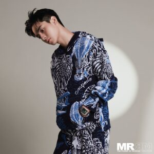 Jimmy Liu Instagram - 【MR│Cover】從華燈到西遊 劉敬閃耀下的純樸

他就像流星掠過的過程，在一瞬間已畫過閃礫光芒。台灣新生代演員近年相繼湧現，劉敬是其中一個最具代表性的名字，從Netflix台劇《華燈初上》，到Disney 荷里活劇集《西遊ABC》，與奧斯卡影后楊紫瓊合作，轉眼間化身為一顆耀目新星。只是這一切，不改這位21歲年輕人純樸的心。

詳細訪問︰www.mrrm.com.hk/i/?p=4527

#mrrmhk @jimmm___0504 #劉敬 #JimmyLiu #華燈初上 #西遊ABC #機智校園生活 #無神之地不下雨 #正義的算法  @emporioarmani @cartier #cover #8月號