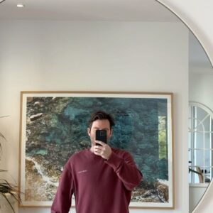 Jimmy Rees Instagram - What’s through the window today? 🪟 Did my ACL 🤦‍♂️😳 🦵… about 4 weeks ago I was playing what we affectionately call ‘old man basketball’ and twisted the damn knee pretty bad, turns out it was an ACL tear, had the surgery Monday!! Wooohooooo!!! Anyway relatively quick recovery to get back to normal everyday this and that, but a longer road to getting back to any form of sport!! Fun times ahead!! Luckily I’m not an elite sportsperson!! 🤣🤣🤣!! And luckily I can manage being a professional idiot with a sore knee!! 👌👌👌