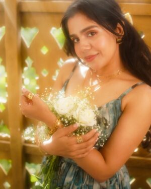 Jisma Jiji Instagram - Living my fairy tale Dream

Costume customised from @awaanybridal 
Shot by @athul_krishna________ 
Jewellery @sangrv_official 
Grooming @kingsily_ksl 

Location @napierheritage 
Thanks @shanavas_ismaill