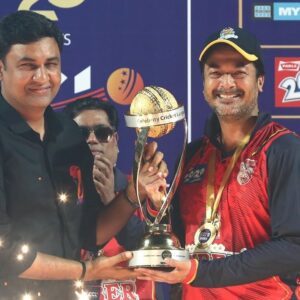 Jisshu Sengupta Instagram - @vishnuinduri , the mastermind behind CCL, passes on the coveted CCL trophy to @senguptajisshu , captain of the @bengaltigerst20 ! Let the celebrations roar! 

#A23 #Parle2020 #CCLSeason10 #DanubeCCLUAE #Chalosaathkhelein #CCLonJioCinema #CelebrityCricketLeague #JioCinema

@a23rummy @parle2020cookies
@bharathicementofficial @officialjiocinema @sonysportsnetwork