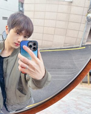 Jisung Instagram - Hair cut 🤎 #군밤맨_됐다