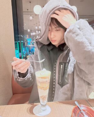 Jisung Instagram - 가족하고 여행. ☺️☺️☺️☺️

추억들은 점점 사라지고 
그 자리에서 새로운 추억들이 생겨난다

#여행 #힐링 #아직_많다