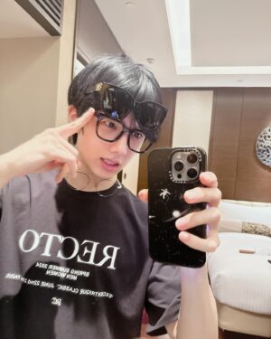 Jisung Instagram - 😎🤓🥸

좀 오바한거 같기도하고..zzzz