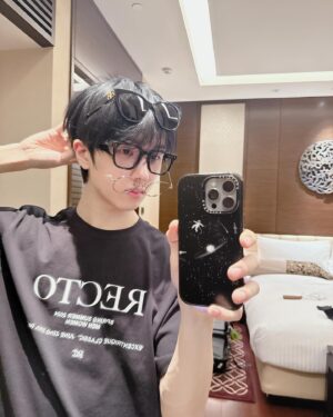 Jisung Instagram - 😎🤓🥸

좀 오바한거 같기도하고..zzzz