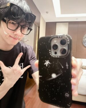 Jisung Instagram - 😎🤓🥸

좀 오바한거 같기도하고..zzzz