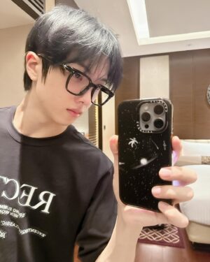 Jisung Instagram - 😎🤓🥸

좀 오바한거 같기도하고..zzzz