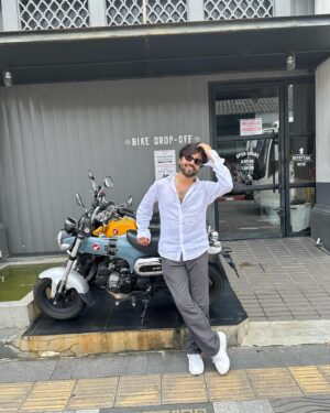 Jitendra Kumar Instagram - Unknown connection to  this Beautiful Land 🇹🇭
#trip #friends
