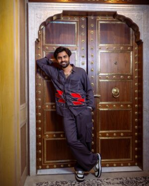 Jitendra Kumar Instagram - #Teacher #Kota #KotaFactoryS3 
@netflix_in 

Styling @krishi1606
HMU @shenoyafernandes
Wearing @na.by.nitya
Timepiece @jaipurwatchcompany
Photography @theshuttersaga