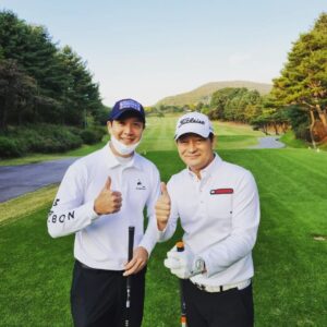 Jo Hyun-jae Instagram - 조성하 선배님과 투샷~^^

#즐거웠던 #감사합니다🙏 #날씨좋았던날 #봄 #여름 #야마하vd59