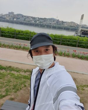 Jo Hyun-jae Instagram - #일상 #새벽 #조깅 #러닝 #잘지내