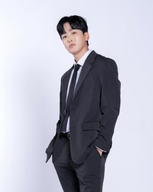 Jo Jung-shik Instagram - 뭔가 사진이 좀 신뢰가 가지 않습니까?😎