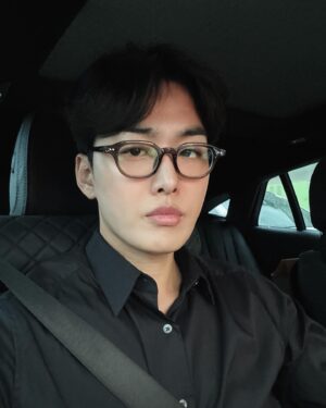 Jo Jung-shik Instagram - 차가 꽉 막혀 안움직이니 셀카를 다 찍네...💦