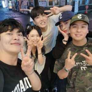 Jo Jung-shik Instagram - 인생 첫 스탠드업 코미디 직관🎤 꿀잼👍 친구들과 방문하셔서 맛있는 음식과 주류 하시며 공연 보시면 색다른 경험 하실거예요 동하가 잘하긴 잘하더라구여👍 #서울코미디클럽 #범띠연합