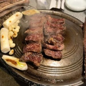 Jo Jung-shik Instagram - 잘 먹고 잘 놀고 잘 사는 방법에 대해서..😀 프리랜서 5달차 아직 새로운 삶에 적응중이지만 장점과 단점은 명확하게 알아가고 있다. 확실한건 점점 수동적 삶을 살 확률이 높은 이 직군에서 다시 능동적이고 적극적인 날 발견하고 있다. 그게 제일 좋다🔥