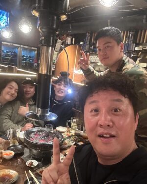 Jo Jung-shik Instagram - ”맛있어서 화가나서...이렇게 맛있는데를 왜 이제서야 오게 해준거냐고 형 멱살 잡았다“ 오로지 존경과 감사의 의미 뿐이었다🙏 동생들에게 최고의 식도락 여행을 선물해주신 준하형께😭🙏🙏🙏 #오사카 #osaka #기록 #먹잘알 #멱잘알
