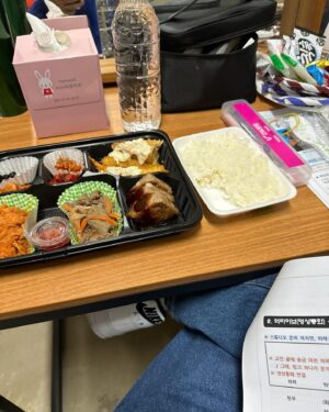 Jo Jung-shik Instagram - 잘 먹고 잘 놀고 잘 사는 방법에 대해서..😀 프리랜서 5달차 아직 새로운 삶에 적응중이지만 장점과 단점은 명확하게 알아가고 있다. 확실한건 점점 수동적 삶을 살 확률이 높은 이 직군에서 다시 능동적이고 적극적인 날 발견하고 있다. 그게 제일 좋다🔥