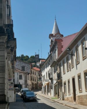 Joana Araújo Instagram - A aproveitar o solinho de Castelo Branco 😅 
.
Só publiquei a última fotografia porque a achei extremamente pirosa ➡️😂