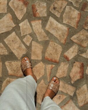 Joana Araújo Instagram - A aproveitar o solinho de Castelo Branco 😅 
.
Só publiquei a última fotografia porque a achei extremamente pirosa ➡️😂