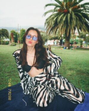 Joana Gentil Instagram - Pool day 🌊