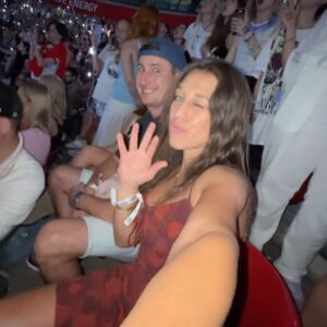 Joanna Jędrzejczyk Instagram - What a night! What a performance by @taylorswift 😍 Girl! You are on fire 💃🏼 

Thanks @universalmusicpolska 🫶🏼

#taylorswift