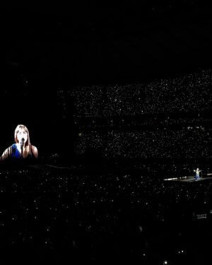 Joanna Jędrzejczyk Instagram - What a night! What a performance by @taylorswift 😍 Girl! You are on fire 💃🏼 

Thanks @universalmusicpolska 🫶🏼

#taylorswift