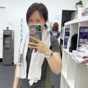 Joanne Yang Instagram - 七月的最後一天，和七月的回憶～
這個月其實也挺精彩，
看著很多人默默努力默默耕耘著，
其實也深深感動～

還有很多毛小孩的陪伴
也是很療癒～

嗯，我還長了痘痘，
不是一顆很大的痘痘，
是三顆長在一起🥹🥹

總之下個月繼續加油，
維持好習慣🥰

#充滿愛 #繼續加油
#