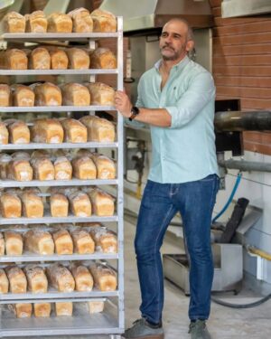 João Moleira Instagram - Não tenho jeito para fazer pão, mas, se um dia deixar a profissão, posso sempre empurrar os carrinhos 😂 Foi muito bom conhecer o Bruno e perceber que é muito mais o que nos une do que o que nos separa. @sicoficial #sic30anos #ebomvivermosjuntos