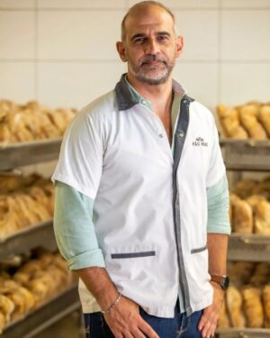 João Moleira Instagram - Não tenho jeito para fazer pão, mas, se um dia deixar a profissão, posso sempre empurrar os carrinhos 😂 Foi muito bom conhecer o Bruno e perceber que é muito mais o que nos une do que o que nos separa. @sicoficial #sic30anos #ebomvivermosjuntos
