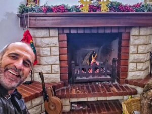 João Moleira Instagram - Já no quente,  junto da família, onde todos deveríamos estar hoje. É verdade que deveria ser sempre assim e não só no Natal, mas esta, para mim, continua a ser uma noite especial. Feliz Natal a todos!