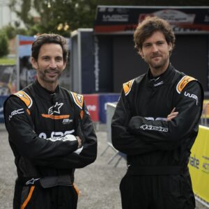 João Sousa Instagram - Em pleno Shakedown do Vodafone Rally de Portugal, o ex-tenista João Sousa e o chef José Avillez tiveram a oportunidade de experimentar as emoções extremas de um carro de competição. @joaosousaoficial sentou-se ao lado de @thierryneuville no Hyundai i20 N, enquanto @joseavillez acelerou ao lado do japonês @takamotokatsuta no Toyota GR Yaris. 

Numa manhã de emoções fortes, os presidentes do @municipio_de_fafe , Antero Barbosa, e do @municipioarganil , Luís Paulo Costa, foram outras das personalidades a viver por dentro as emoções de uma viatura do WRC.

#RallydePortugal #rallyportugal #ACP #WRC #codrive