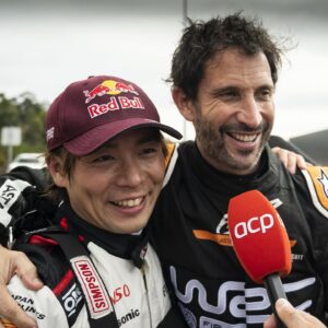 João Sousa Instagram - Em pleno Shakedown do Vodafone Rally de Portugal, o ex-tenista João Sousa e o chef José Avillez tiveram a oportunidade de experimentar as emoções extremas de um carro de competição. @joaosousaoficial sentou-se ao lado de @thierryneuville no Hyundai i20 N, enquanto @joseavillez acelerou ao lado do japonês @takamotokatsuta no Toyota GR Yaris. 

Numa manhã de emoções fortes, os presidentes do @municipio_de_fafe , Antero Barbosa, e do @municipioarganil , Luís Paulo Costa, foram outras das personalidades a viver por dentro as emoções de uma viatura do WRC.

#RallydePortugal #rallyportugal #ACP #WRC #codrive