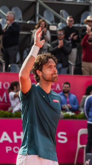 João Sousa Instagram - Obrigado @joaosousaoficial. Obrigado pelo que foste e fizeste pelo ténis português. Até já. 🎾✨