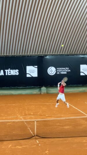 João Sousa Instagram - Hoje a chuva não deu tréguas 🌧️ 
Encontro reagendado para amanhã por volta das 14:00h! 
O tempo promete e o momento também! 🇵🇹❤️