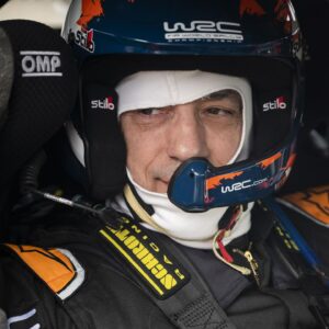 João Sousa Instagram - Em pleno Shakedown do Vodafone Rally de Portugal, o ex-tenista João Sousa e o chef José Avillez tiveram a oportunidade de experimentar as emoções extremas de um carro de competição. @joaosousaoficial sentou-se ao lado de @thierryneuville no Hyundai i20 N, enquanto @joseavillez acelerou ao lado do japonês @takamotokatsuta no Toyota GR Yaris. 

Numa manhã de emoções fortes, os presidentes do @municipio_de_fafe , Antero Barbosa, e do @municipioarganil , Luís Paulo Costa, foram outras das personalidades a viver por dentro as emoções de uma viatura do WRC.

#RallydePortugal #rallyportugal #ACP #WRC #codrive