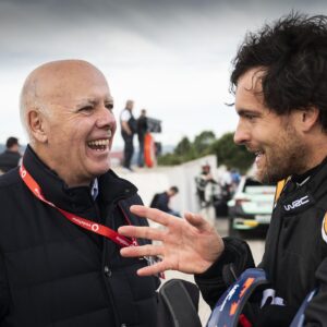 João Sousa Instagram - Em pleno Shakedown do Vodafone Rally de Portugal, o ex-tenista João Sousa e o chef José Avillez tiveram a oportunidade de experimentar as emoções extremas de um carro de competição. @joaosousaoficial sentou-se ao lado de @thierryneuville no Hyundai i20 N, enquanto @joseavillez acelerou ao lado do japonês @takamotokatsuta no Toyota GR Yaris. 

Numa manhã de emoções fortes, os presidentes do @municipio_de_fafe , Antero Barbosa, e do @municipioarganil , Luís Paulo Costa, foram outras das personalidades a viver por dentro as emoções de uma viatura do WRC.

#RallydePortugal #rallyportugal #ACP #WRC #codrive