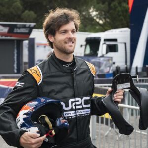 João Sousa Instagram - Em pleno Shakedown do Vodafone Rally de Portugal, o ex-tenista João Sousa e o chef José Avillez tiveram a oportunidade de experimentar as emoções extremas de um carro de competição. @joaosousaoficial sentou-se ao lado de @thierryneuville no Hyundai i20 N, enquanto @joseavillez acelerou ao lado do japonês @takamotokatsuta no Toyota GR Yaris. 

Numa manhã de emoções fortes, os presidentes do @municipio_de_fafe , Antero Barbosa, e do @municipioarganil , Luís Paulo Costa, foram outras das personalidades a viver por dentro as emoções de uma viatura do WRC.

#RallydePortugal #rallyportugal #ACP #WRC #codrive