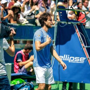 João Sousa Instagram - Obrigado Porto! ❤️🇵🇹

Todo o carinho e apoio que recebi durante toda esta semana não me deixa ficar triste perante este resultado. Queria mais e vocês mereciam que o título ficasse em casa mas não o consegui alcançar. 

Ficam as recordações de uma semana de muitas emoções e acima de tudo a memória do vosso apoio incondicional! Obrigado do fundo do coração, vocês são os melhores! ❤️🙏

#portoopen #finalista #portugal #melhoresdomundo #apoioincondicional #jomasport #Wilson @millenniumbcp #isdin #isdinportugal #bangandolufsenbygms #centroporscheporto #centroporschebraga #goldathletes