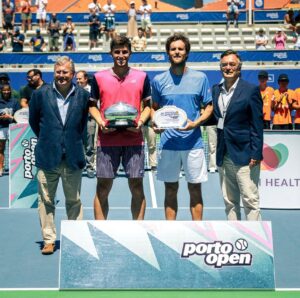 João Sousa Instagram - Obrigado Porto! ❤️🇵🇹

Todo o carinho e apoio que recebi durante toda esta semana não me deixa ficar triste perante este resultado. Queria mais e vocês mereciam que o título ficasse em casa mas não o consegui alcançar. 

Ficam as recordações de uma semana de muitas emoções e acima de tudo a memória do vosso apoio incondicional! Obrigado do fundo do coração, vocês são os melhores! ❤️🙏

#portoopen #finalista #portugal #melhoresdomundo #apoioincondicional #jomasport #Wilson @millenniumbcp #isdin #isdinportugal #bangandolufsenbygms #centroporscheporto #centroporschebraga #goldathletes