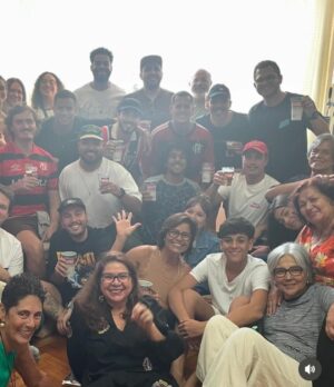 João Vitti Instagram - Ontem, dia do Amigo,  celebramos o aniversário do nosso “esculhambado na Web”, “profissão: desempregado” tricolor doente e muiiiitooo amado  Francisco na companhia de verdadeiros amigos! 
Um beijo saboroso pra Jussara e Aparecida @feijoadadatiacida; o almoço estava uma delícia e muito, muito obrigado dona Lulu @vera.couto.735 que, aconteça o que acontecer, sempre da um jeitinho de estar presente nos aniversários dos meninos! Isso não tem preço. 💝
Vida longa ao nosso Chico 💎💎💎