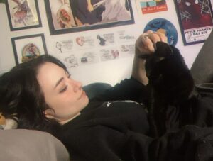 Jodelle Ferland Instagram - kitty cuddles🖤