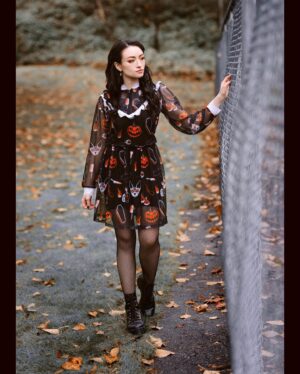 Jodelle Ferland Instagram - 🎃💀🔪⚰️🧡
✨photo by @jeremy_ferland_photography
 ✨spooky dress by @_eyecandy