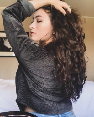 Jodelle Ferland Instagram - just really feelin my natural curls today ✨