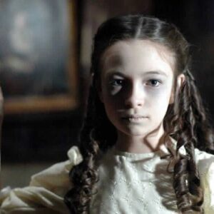 Jodelle Ferland Instagram - Guess who’s back on Supernatural! I worked on an episode back in season 1 (swipe to see a creepy mini me throwback) and I’m very excited to appear in the final season! Catch my episode tomorrow, thursday the 21st 😊