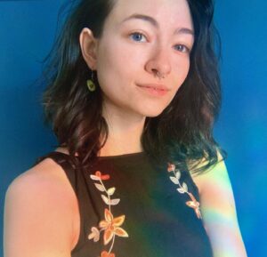 Jodelle Ferland Instagram - zero makeup today✨
bless @hescanada for keeping my skin glowing, it hasn’t been this clear in a long time. my confidence went📈📈📈