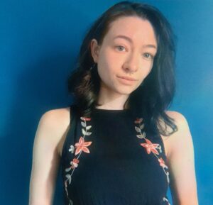 Jodelle Ferland Instagram - zero makeup today✨
bless @hescanada for keeping my skin glowing, it hasn’t been this clear in a long time. my confidence went📈📈📈
