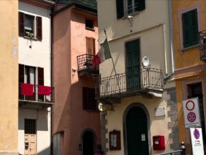 Jodi Balfour Instagram - back from Italy where I left my mind, got heat rash every day and said “wow” about one thousand times.