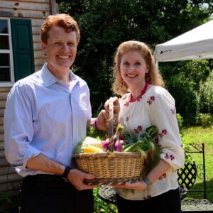Joe Kennedy III Instagram - Medway Community Farm not only helps students learn about agriculture and the food they eat, it delivers fresh produce to the local food pantry. An amazing visit with extraordinary volunteers on a beautiful day! 📷: @timricephoto