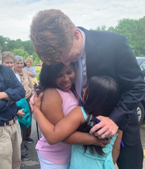 Joe Kennedy III Instagram - ‪Angélica and her eight-year-old daughter Sandy were separated for 55 days after fleeing from Guatemala to our border. Tireless advocates and lawyers fought to reunite them in MA. Honored to have been a part of it and to finally meet this remarkable family. #KeepFamiliesTogether ‬